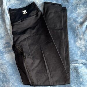 CLS SPORTSWEAR V BACK LEGGINGS-NWOT